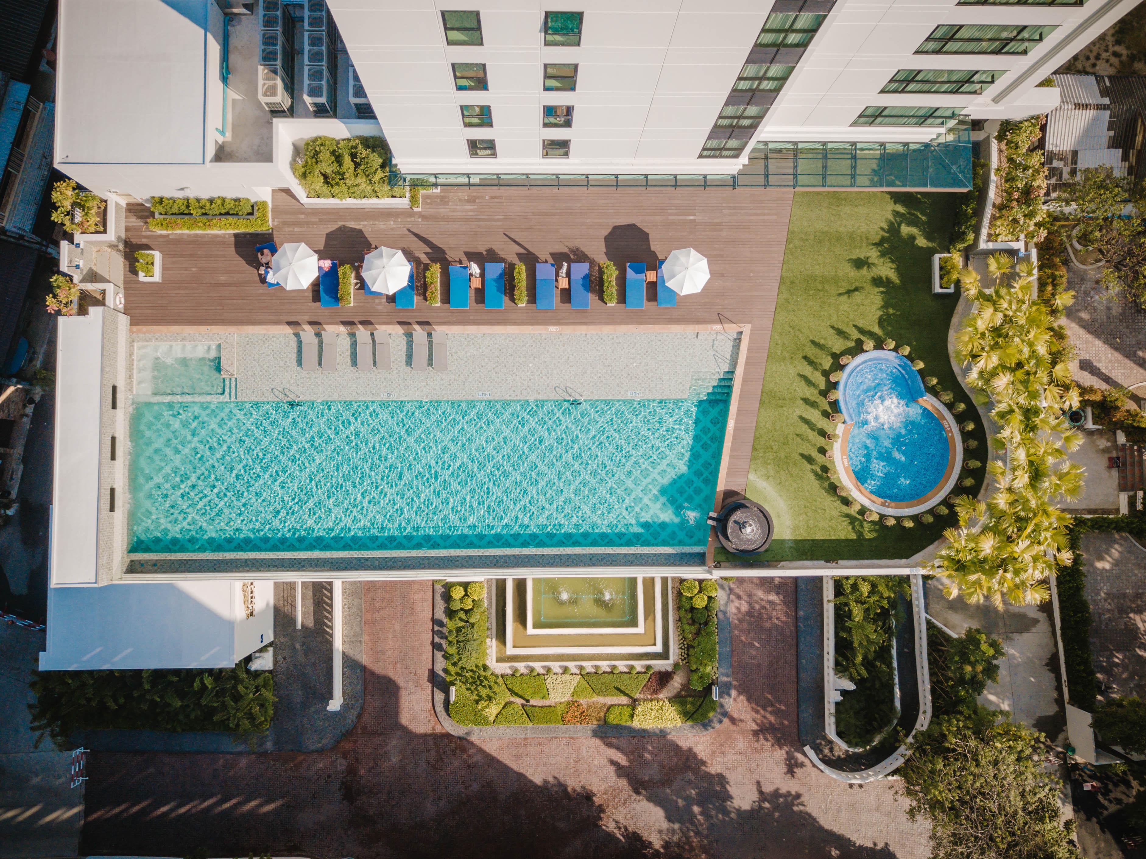The Empress Premier Chiang Mai - Sha Extra Plus Ngoại thất bức ảnh Aerial view of the pool at the hotel