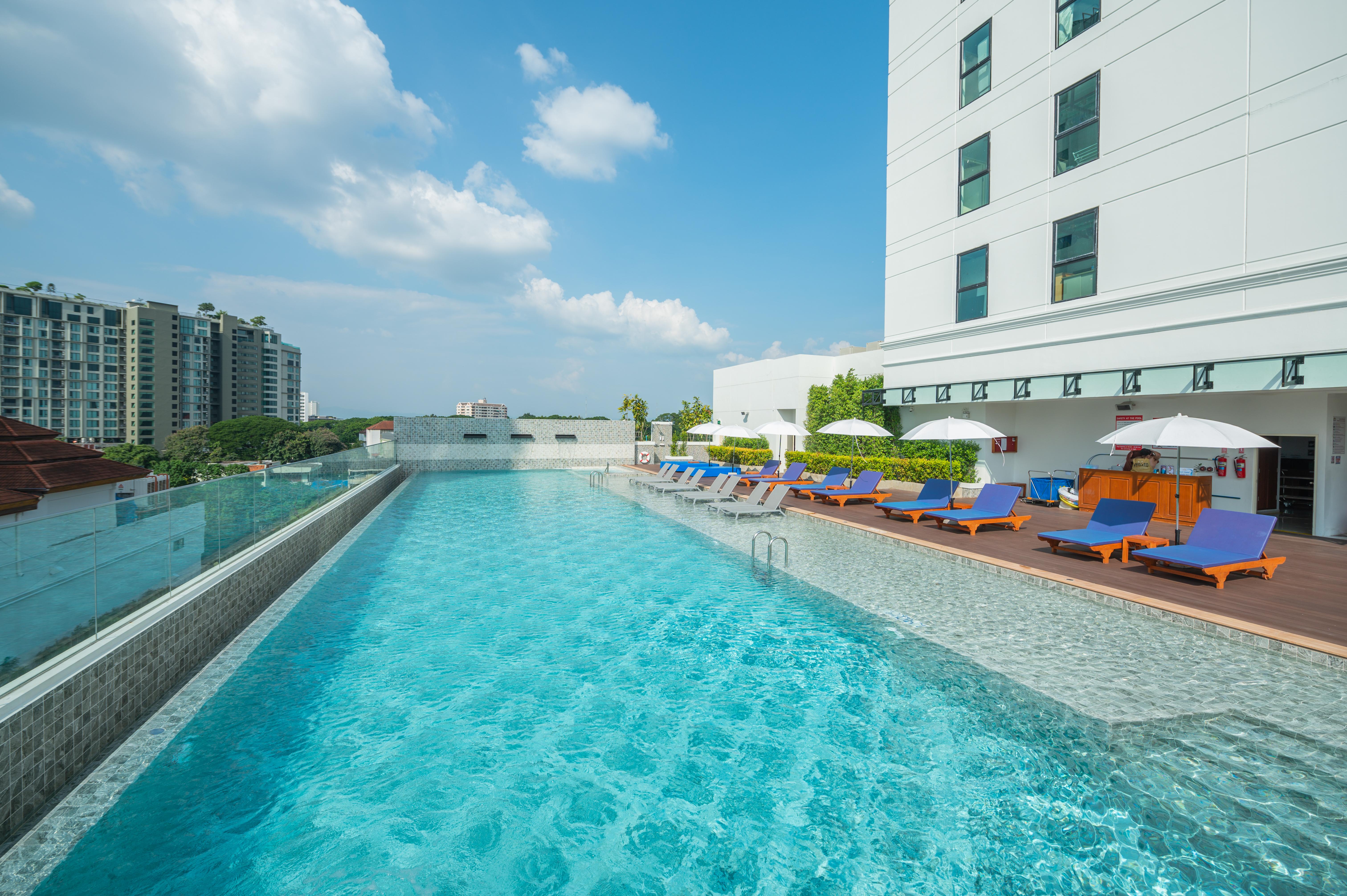 The Empress Premier Chiang Mai - Sha Extra Plus Ngoại thất bức ảnh The swimming pool at the hotel