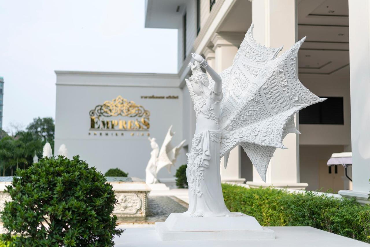 The Empress Premier Chiang Mai - Sha Extra Plus Ngoại thất bức ảnh The statue of King Narai the Great at the Narai Hotel