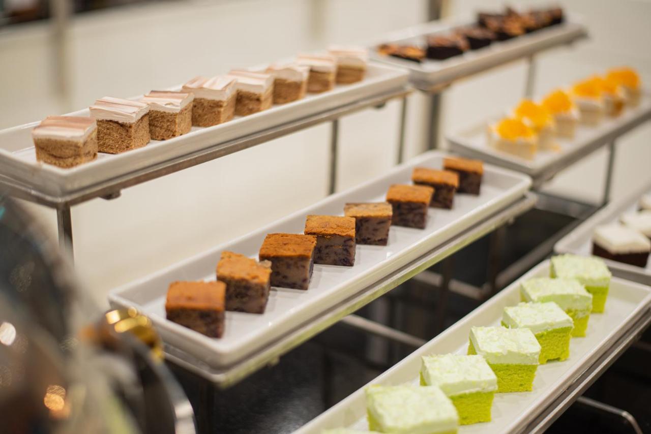 The Empress Premier Chiang Mai - Sha Extra Plus Ngoại thất bức ảnh A selection of petit fours