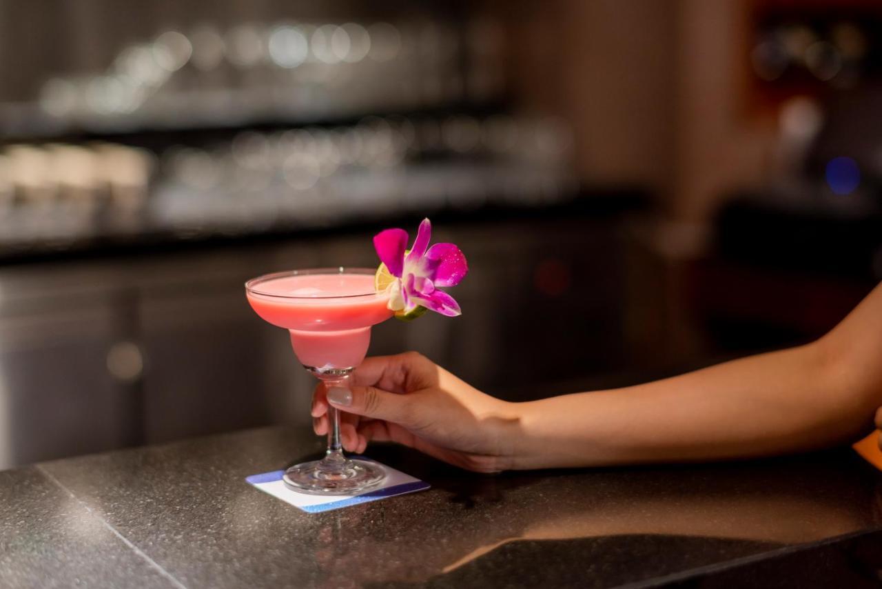 The Empress Premier Chiang Mai - Sha Extra Plus Ngoại thất bức ảnh A cosmopolitan garnished with a lime and an orchid
