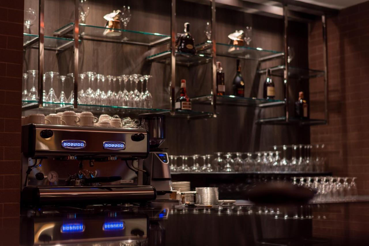 The Empress Premier Chiang Mai - Sha Extra Plus Ngoại thất bức ảnh A coffee machine in a coffee shop