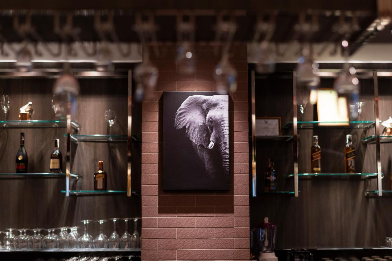 The Empress Premier Chiang Mai - Sha Extra Plus Ngoại thất bức ảnh The bar at the Elephant House