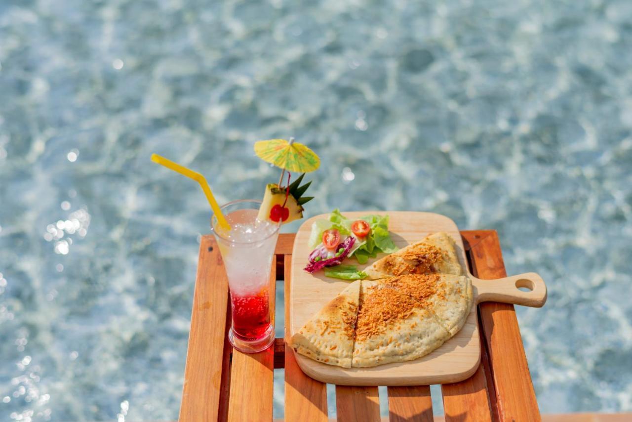 The Empress Premier Chiang Mai - Sha Extra Plus Ngoại thất bức ảnh A typical poolside snack