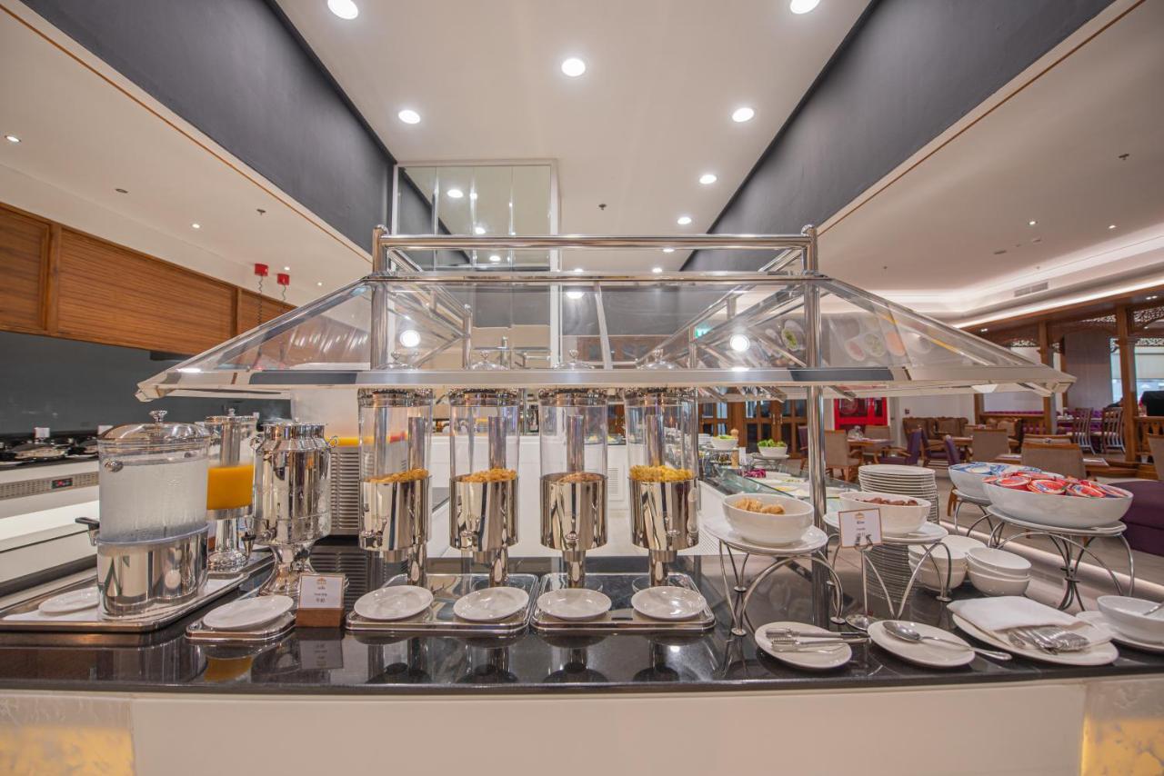 The Empress Premier Chiang Mai - Sha Extra Plus Ngoại thất bức ảnh A buffet at a hotel
