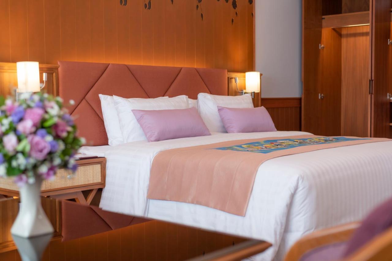 The Empress Premier Chiang Mai - Sha Extra Plus Ngoại thất bức ảnh A bed in a hotel room